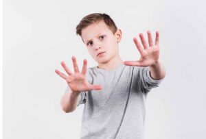 por que los niños autistas no se dejan tocar